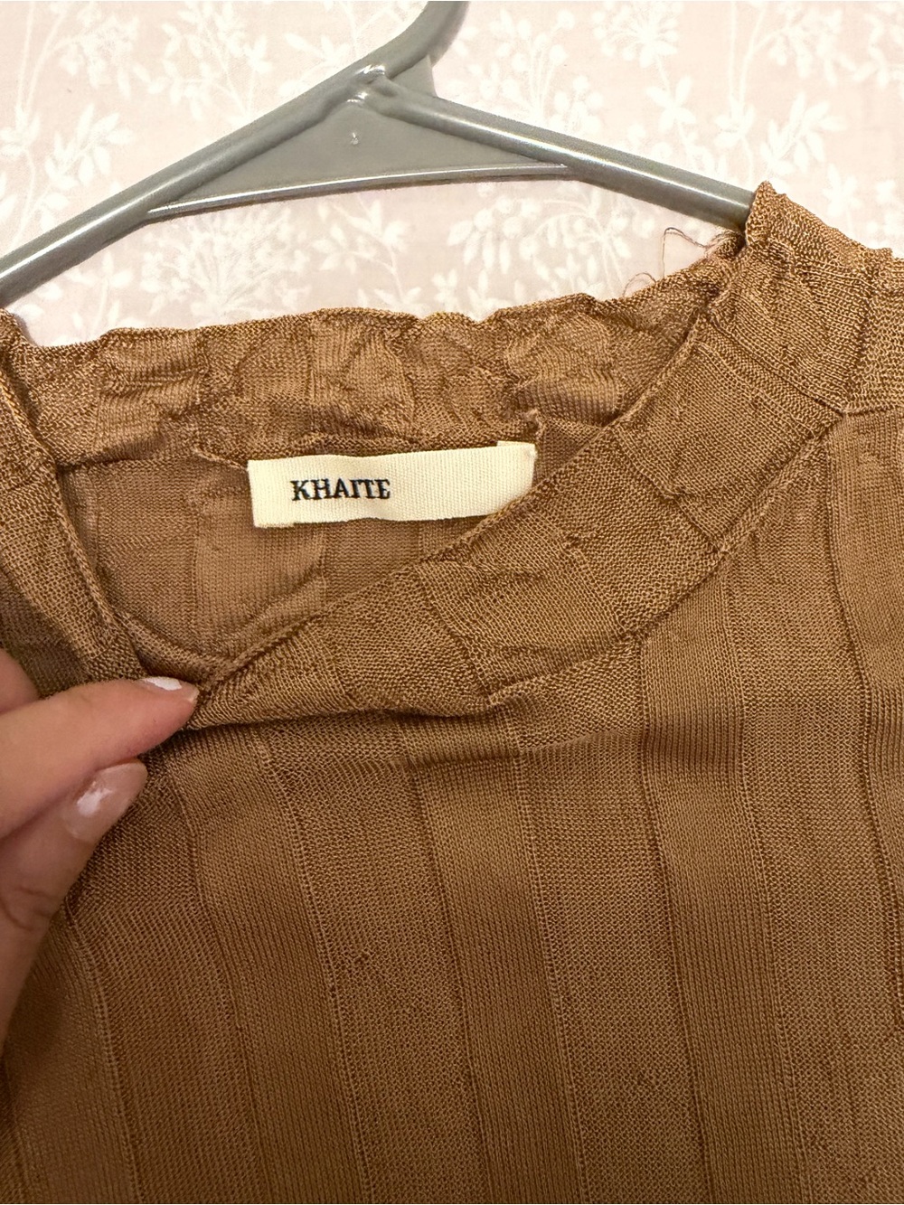 KHAITE Warm Camel Ribbed Knit Tee